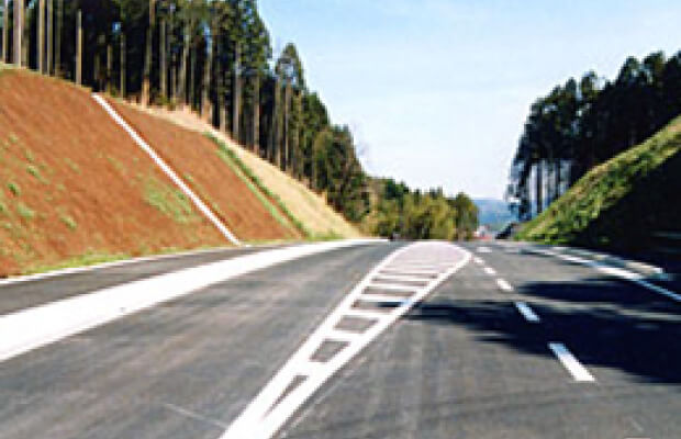 写真：市道赤坂夏秋橋線道路改良工事の施工実績